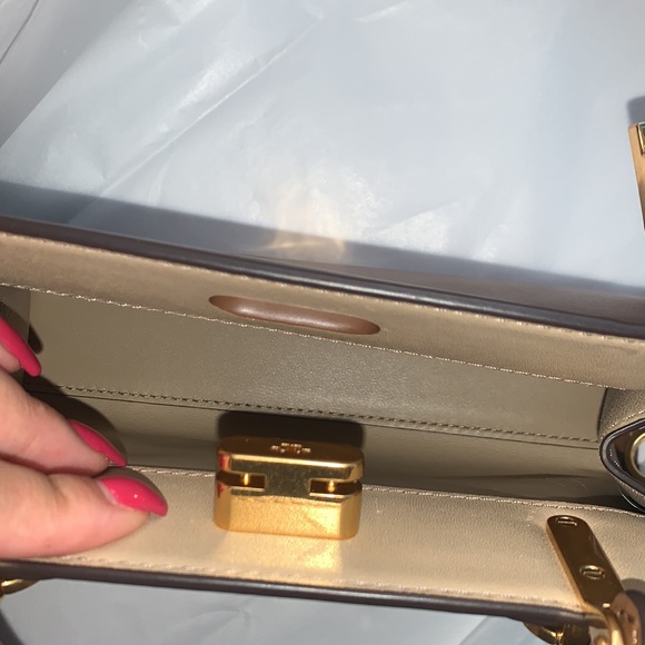 Sold💝💝Authentic Tory Burch Lee Radziwill Petite Bag🤎 - Picture 8 of 16